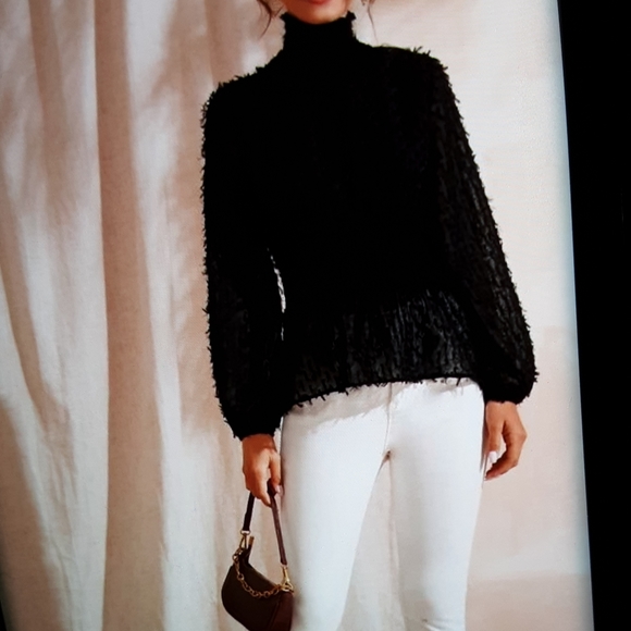 Beautiful blouse - Picture 2 of 7